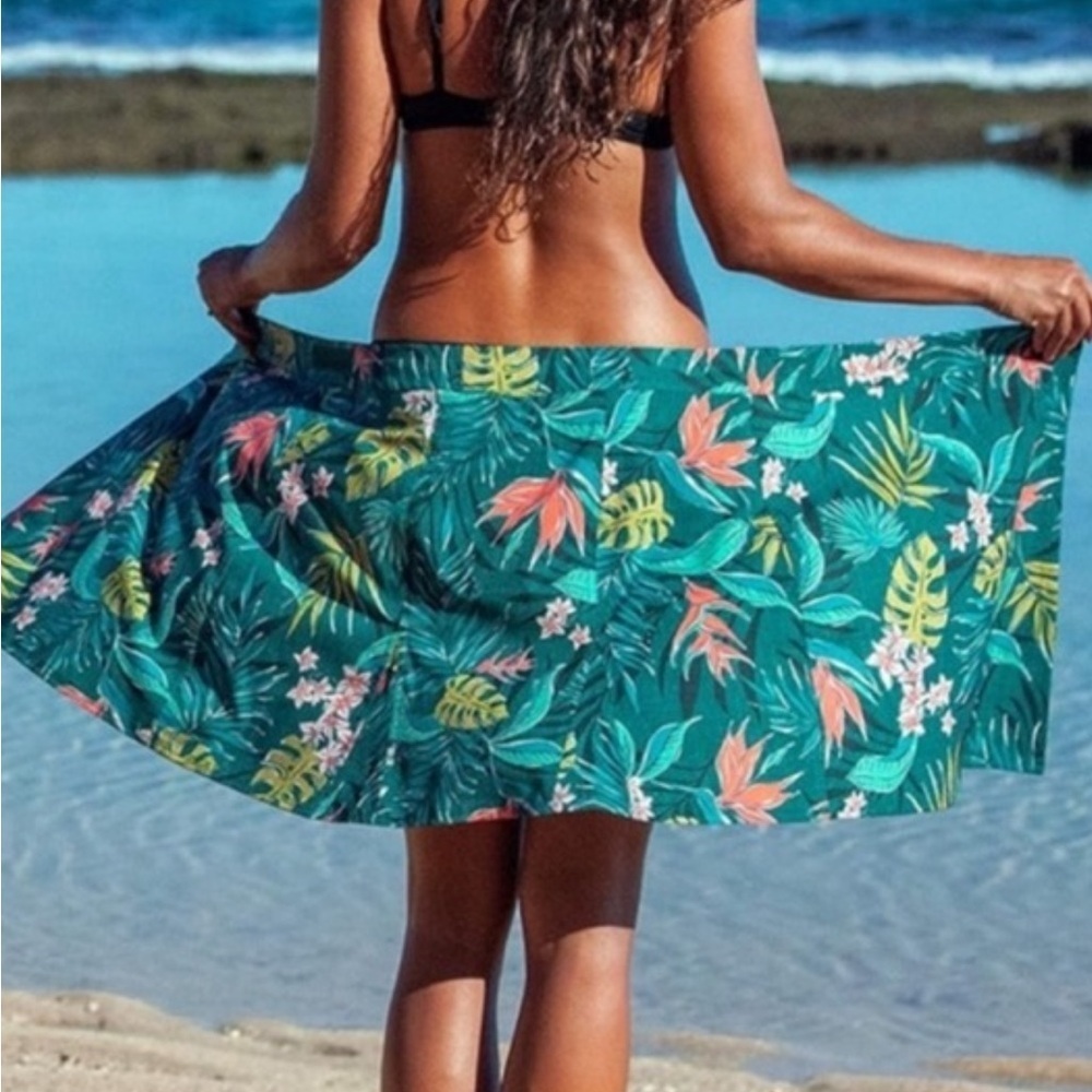 Ripskirt hawaii NWOT Size Medium